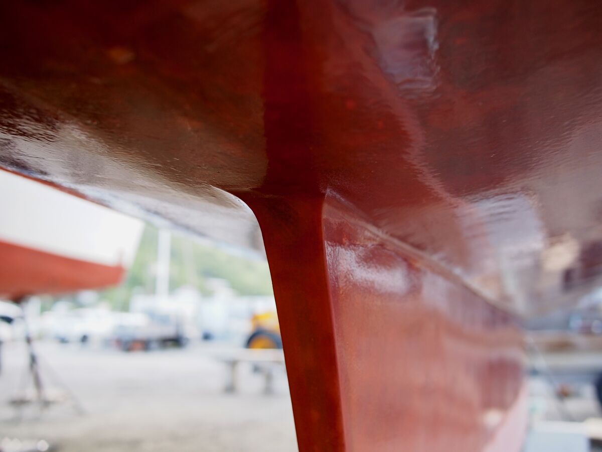 Close view of the faired hull below the waterline