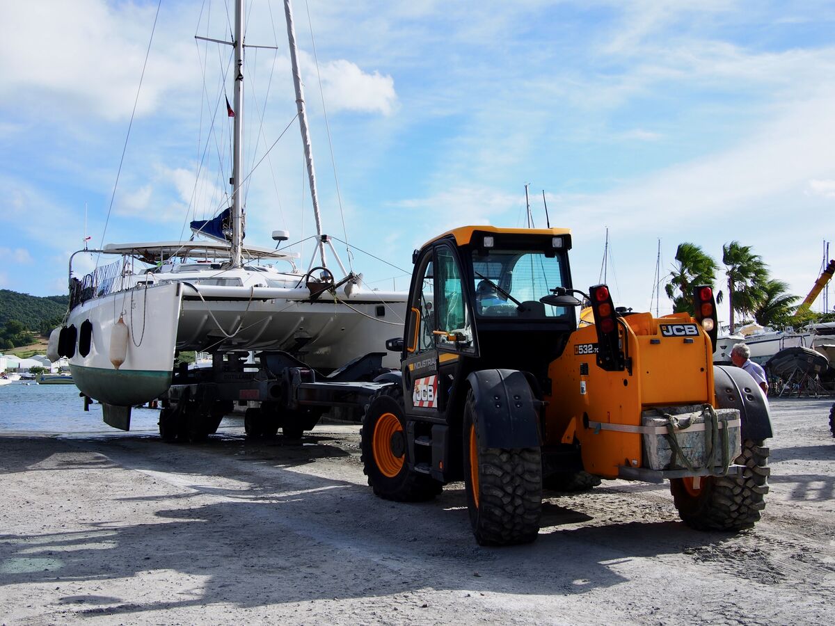 Zoë hauled out and moved through the boatyard on the travel lift