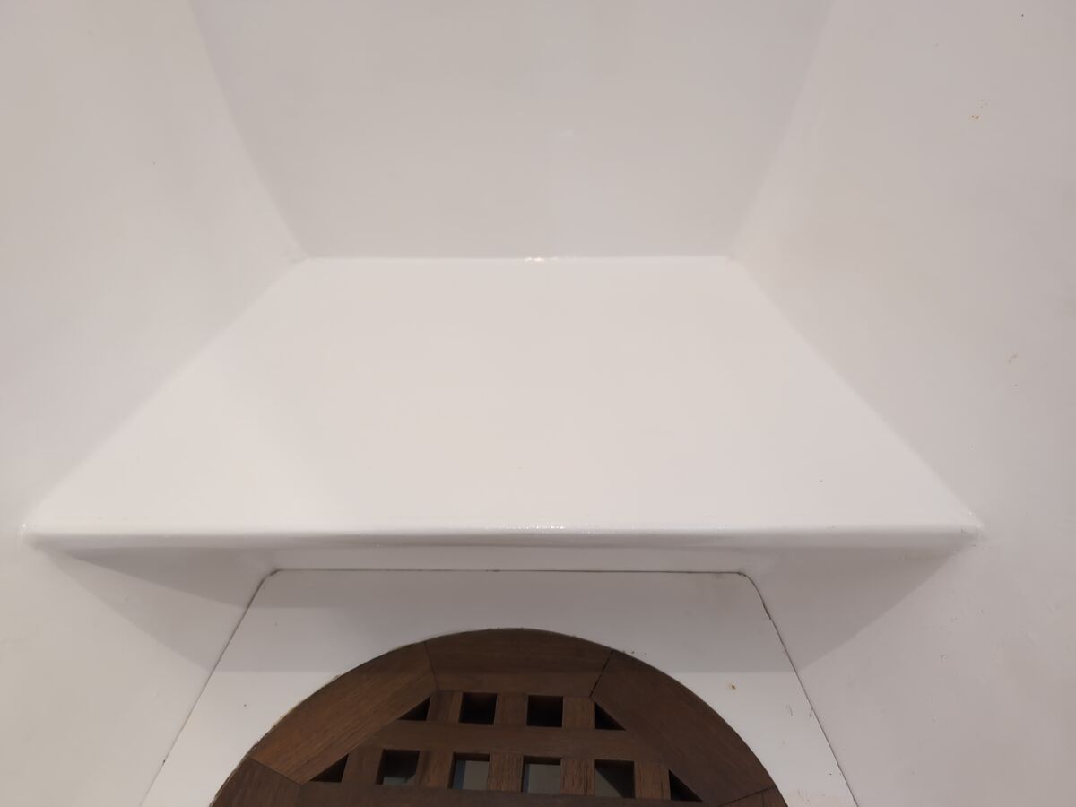 The base finished in gloss white